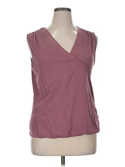 Pre-owned Athleta Sleeveless T-shirt In Burgundy