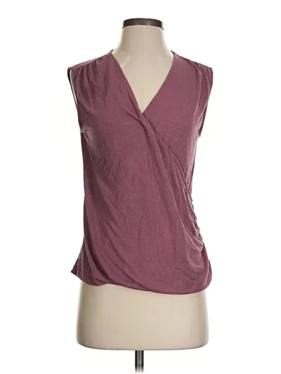 Pre-owned Athleta Sleeveless T-shirt In Burgundy