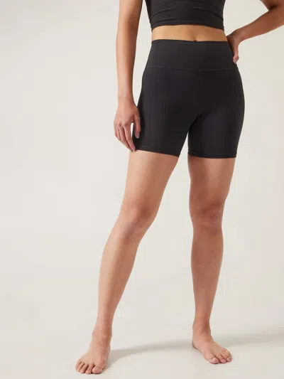 Athleta Transcend High Rise 5 Short In Black