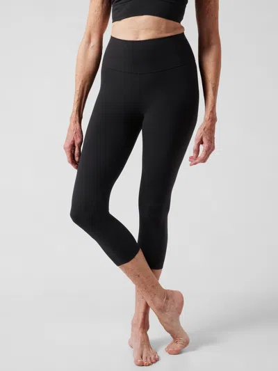 Athleta Transcend Capri In Black