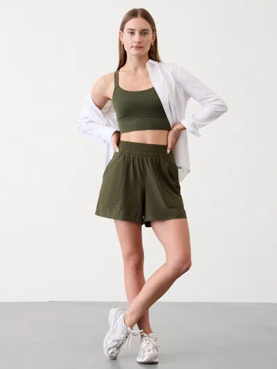 Athleta Wayfind Short In Aspen Olive