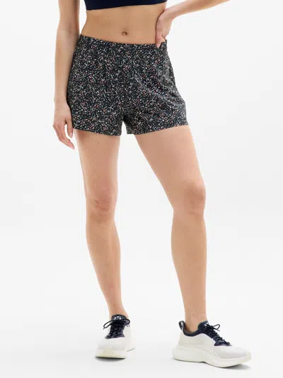 ATHLETA WEEKENDER MID RISE 3" RUN SHORT