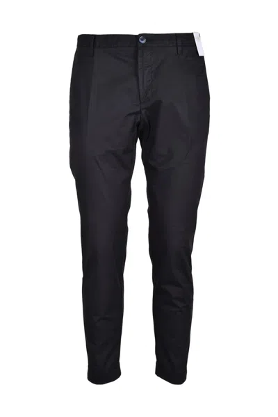 At.p.co Regular Fit Black Pants With Clean Silhouette