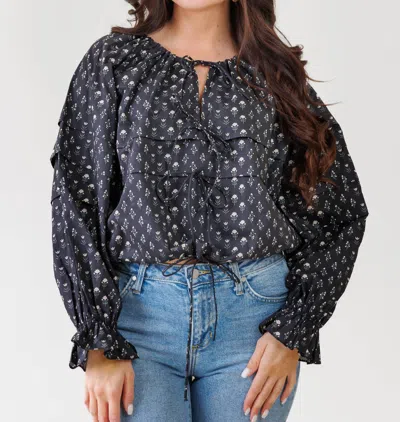 Aureum Pintuck Pleated Top In Black