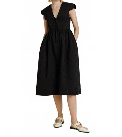 Aureum Walk On By Midi Dress In Black