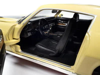 Autoworld 1972 Chevrolet Camaro Rs Z28 Cream Yellow With Black Stripes "american Muscle" Series 1/18 Diecast M In Neutral