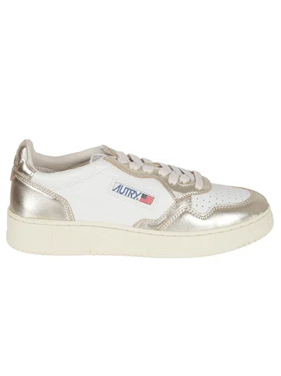 Autry 01 Low Man Sneakers In Platinum