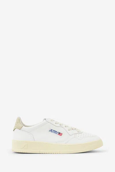 Autry 01 Low Sneakers In White