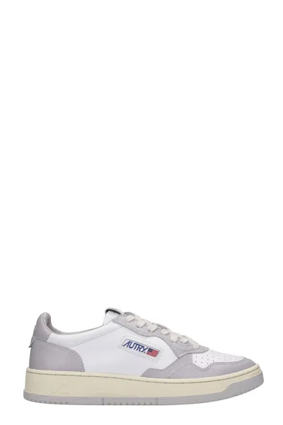 Autry 01 Sneakers In White Leather In Gray