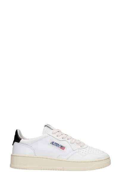 AUTRY 01 SNEAKERS IN WHITE LEATHER