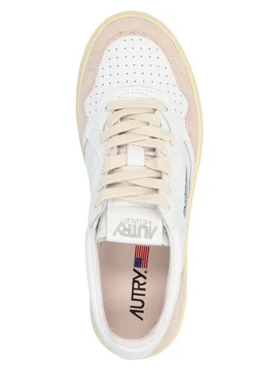 Autry 01 Sneakers In White