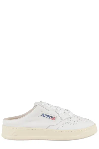 Autry Mule Low Woman In White