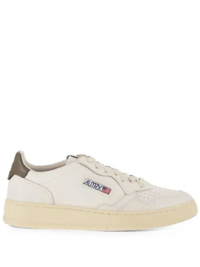 Autry Medalist Low-top Trainers In Leather In White