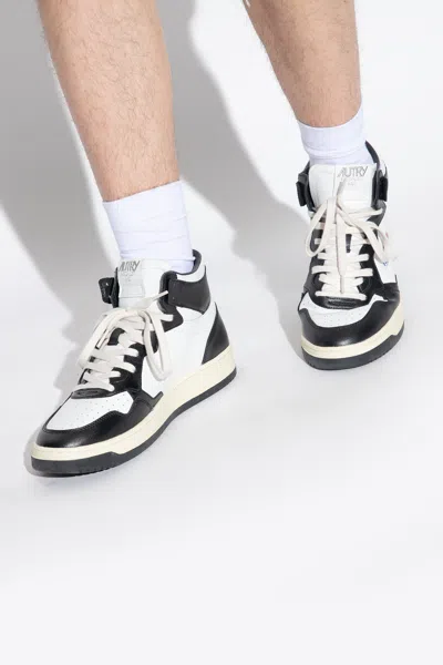 Autry ‘aumm' Sneakers In White