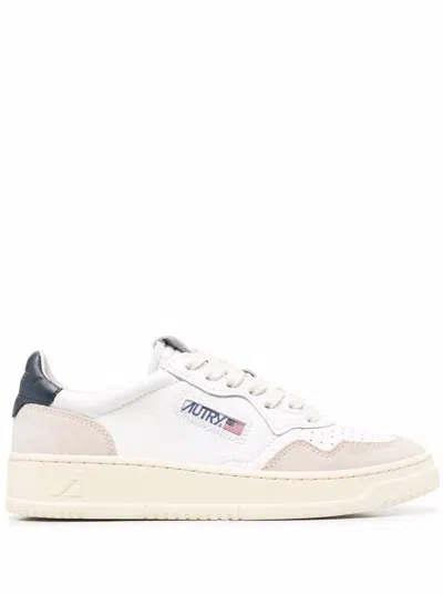 Autry Black And White Medalist Low Top Sneakers In Cow Leather In Bianco