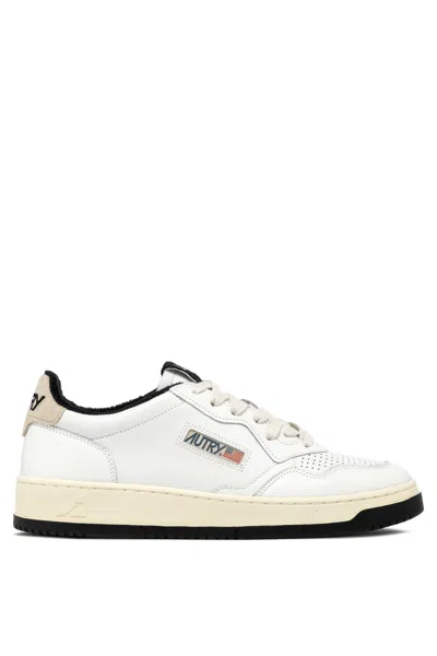 Autry Chic Flat Shoes For Women In White