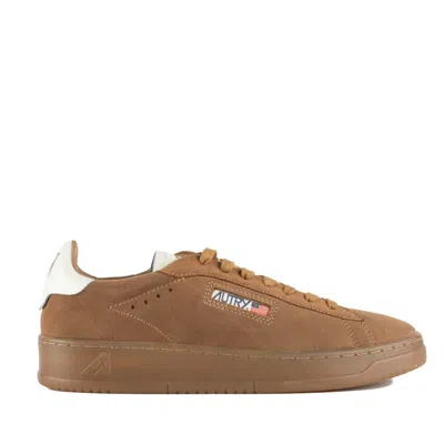 Autry Dallas Low Marshmallow And Cigar Suede Sneakers In Brown