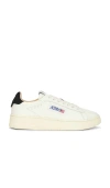 Autry Medalist White Low Top Sneakers With Contrasting Heel Tab In Leather Woman In Multi