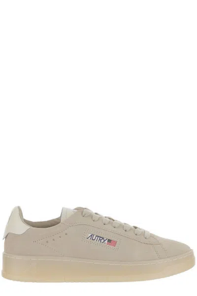 Autry Dallas Low Sneakers In Suede In Beige