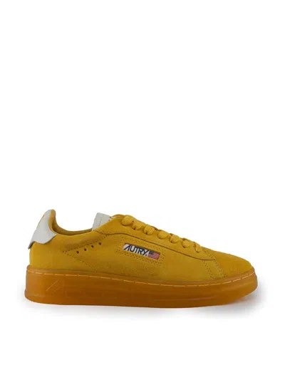 Autry Dallas Low Sneakers In Suede In Brown