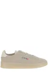 Autry Dallas Low Sneakers In Suede In Suede/leat Papyrus/marsh