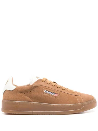 Autry Dallas Sneakers In Sand