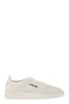 Autry Easeknit - Perforated Fabric Trainers In Neutral