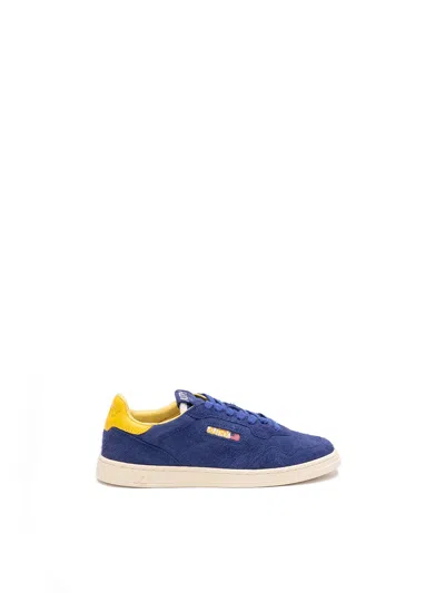 Autry Medalist Flat Sneakers In Lanzuli And Dandelion Suede In Blue