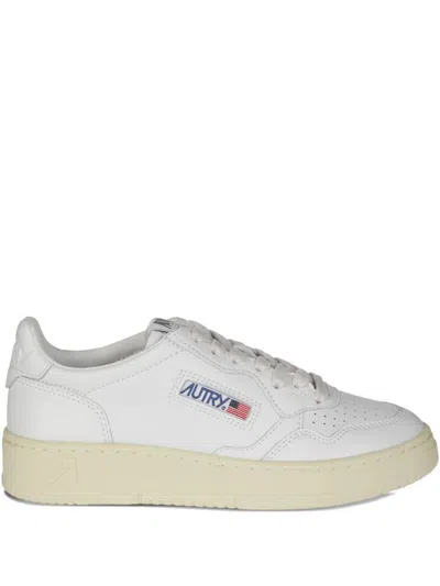 Autry Low Medalist Sneakers In White Leather E Powder E Suede Beige