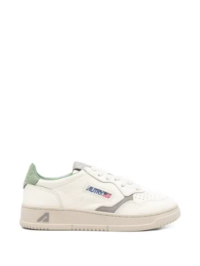 Autry Grained Medalist Low Leather Sneakers In White