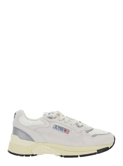 AUTRY 'HYPERWAY' WHITE LOW TOP SNEAKERS WITH LOGO PATCH ON SIDE AND TONGUE IN SUEDE AND MESH WOMAN