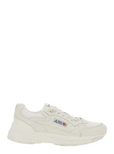 AUTRY 'HYPERWAY' WHITE LOW TOP SNEAKERS WITH LOGO PATCH ON TONGUE AND SIDE