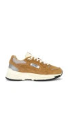 Autry Hyperway Low Sneaker In Brown