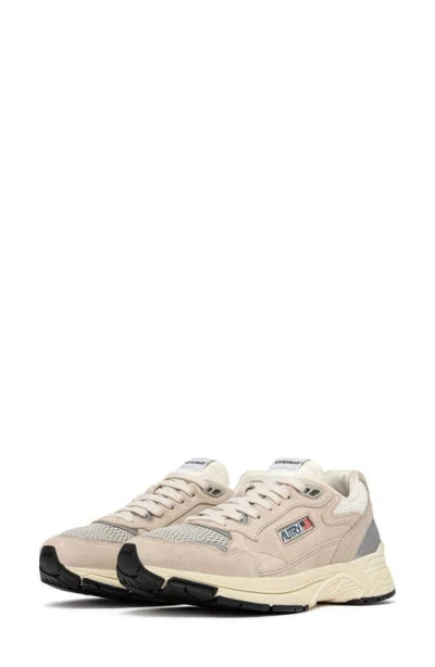 Autry Hyperway Low Sneaker In Sand