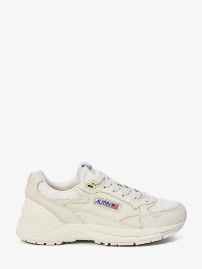 Autry Hyperway Sneakers In Neutral