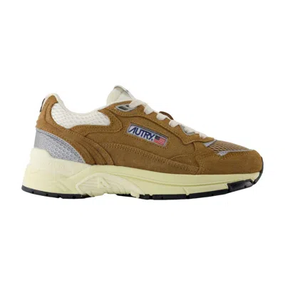 Autry Hyperway Sneakers In Brown