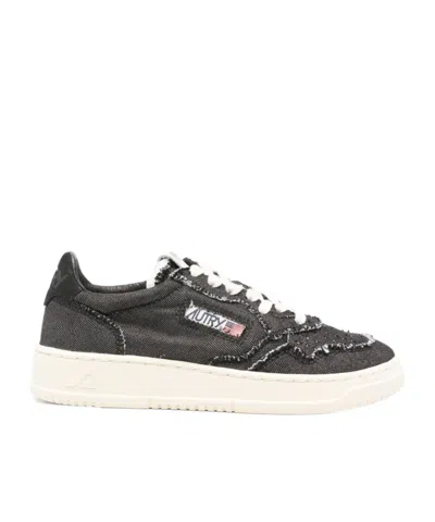 Autry Laced Sneakers In Black