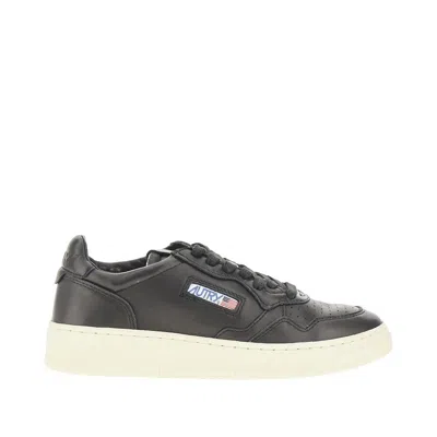 Autry Leather Medalist Low Sneakers In Black