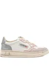 Autry Medalist Low Sneakers Super Vintage In White Rose And Blackboard Leather Shoes In White
