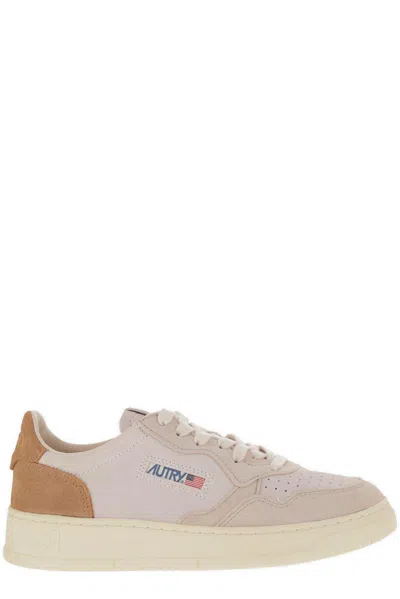 AUTRY LOGO PATCH MEDALIST SNEAKERS