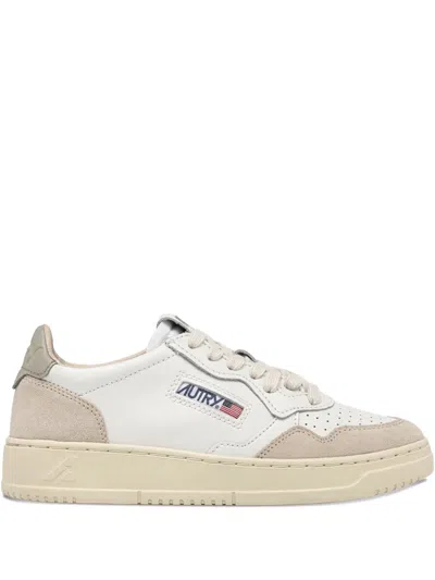 Autry Medalist Low Woman Sneakers In White