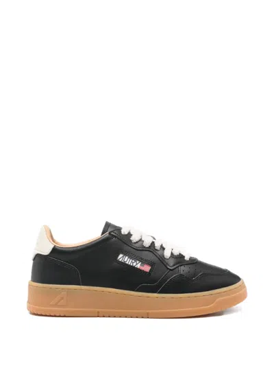 Autry Medalist Low Sneakers In Black