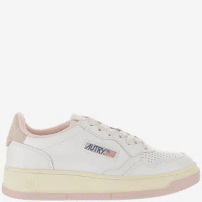 Autry Low Medalist Sneakers In Bianco+cipria