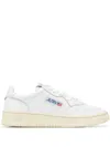 Autry Low Medalist Sneakers In White Leather E Powder E Suede Beige In White