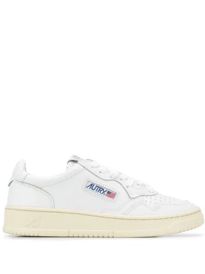 AUTRY LOW MEDALIST SNEAKERS IN WHITE LEATHER E POWDER E SUEDE BEIGE