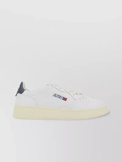 Autry Medalist Low-top Sneakers In White
