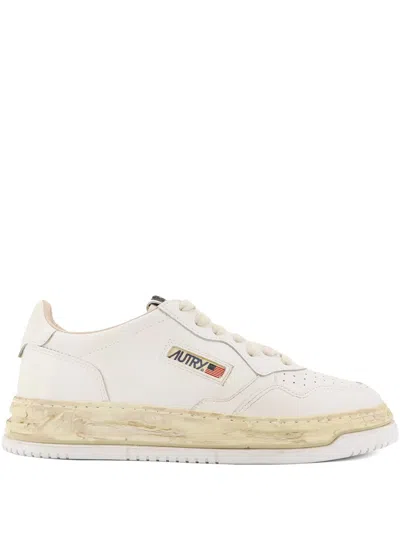 AUTRY LOW-TOP LACE-UP SNEAKERS