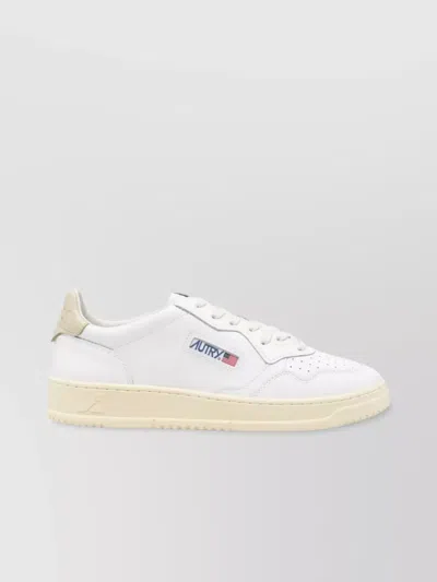 Autry Low Top Medalist Sneakers In White