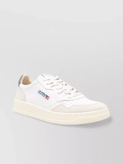 Autry Low Top Medalist Sneakers In White