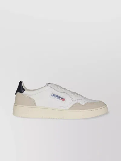 Autry Low Top Medalist Sneakers In White